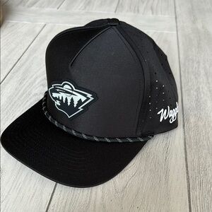 NWT LIMITED EDITION MN Wild Waggle hat-glows in the dark